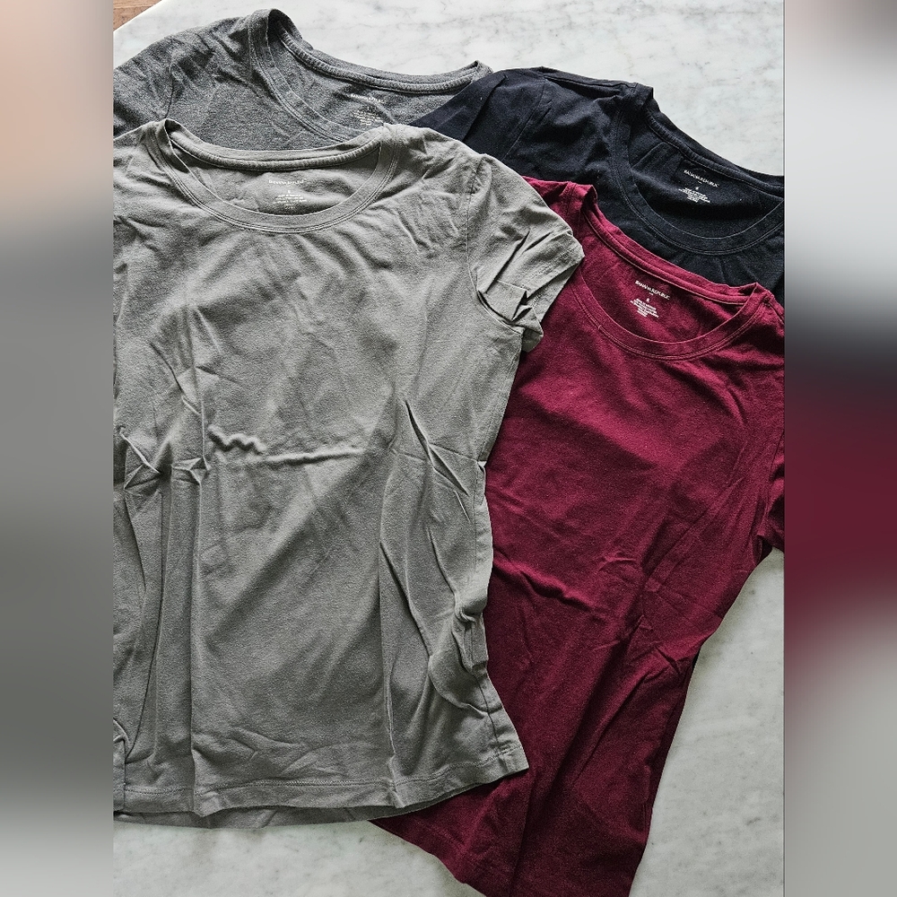 Banana Republic T-Shirts - Picture 2 of 3